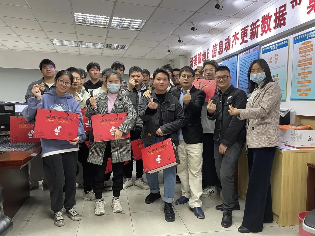 走访慰问，，，，，年货上门，，，，，ladbrokes立博集团多项举措确保项目部员工“就地”过好年！