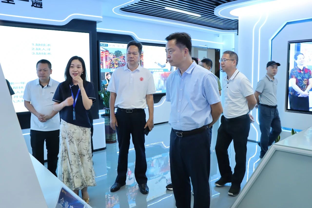 ladbrokes立博集团喜迎高州市政协与湛江市茂名商会考察团参观指导