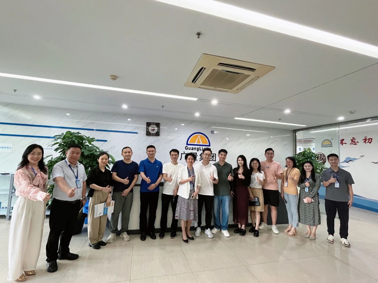 东莞南城城市更新中心携企业考察团莅临ladbrokes立博集团参观交流